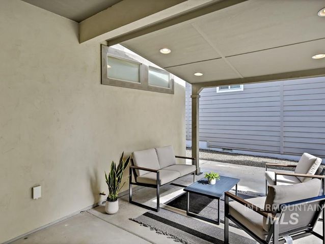 2955 S Shadywood Way, Boise, ID 83716