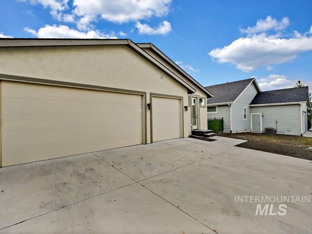 2955 S Shadywood Way, Boise, ID 83716