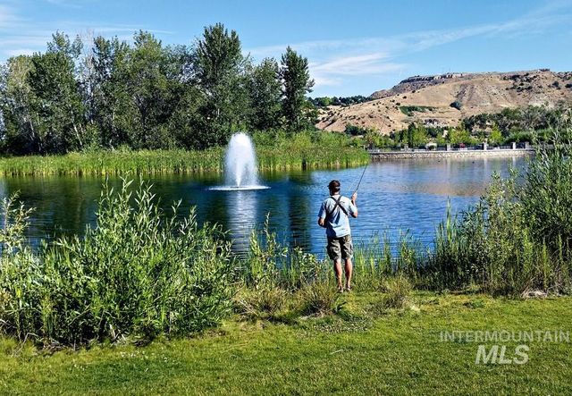 2955 S Shadywood Way, Boise, ID 83716