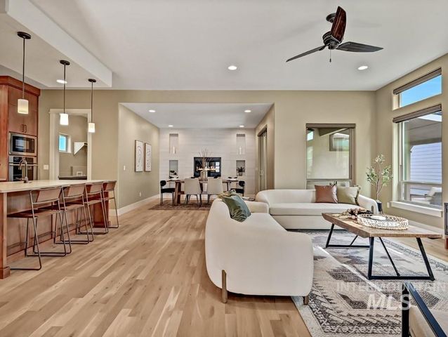 2955 S Shadywood Way, Boise, ID 83716