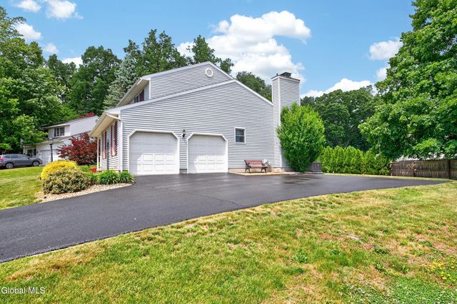 44 Mallard Road, Bethlehem, NY 12077