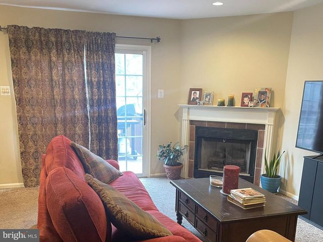 445 NICHOLAS DR, Southampton, PA 18966