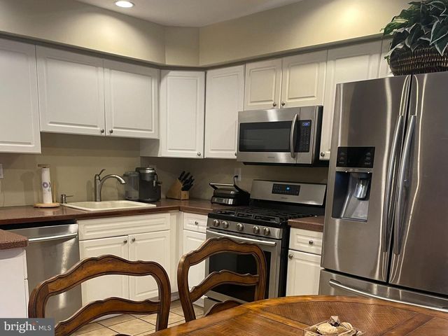445 NICHOLAS DR, Southampton, PA 18966