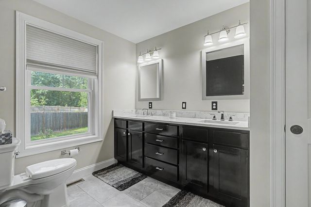 3 Chestnut Way, Lee, NH 03861