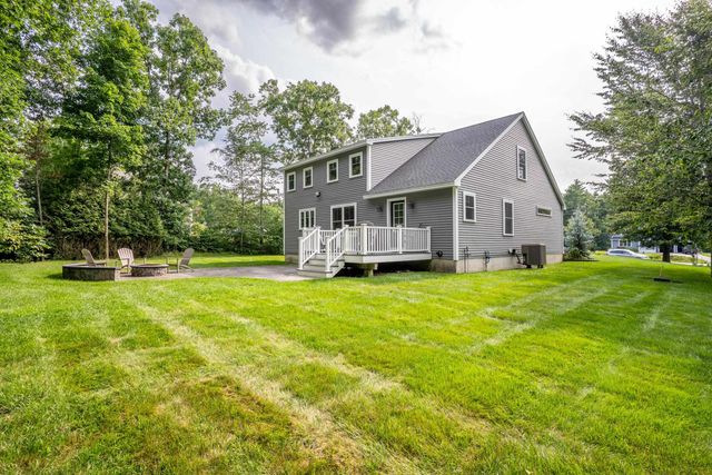 3 Chestnut Way, Lee, NH 03861
