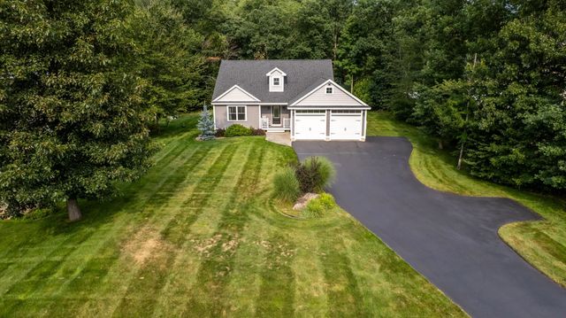 3 Chestnut Way, Lee, NH 03861
