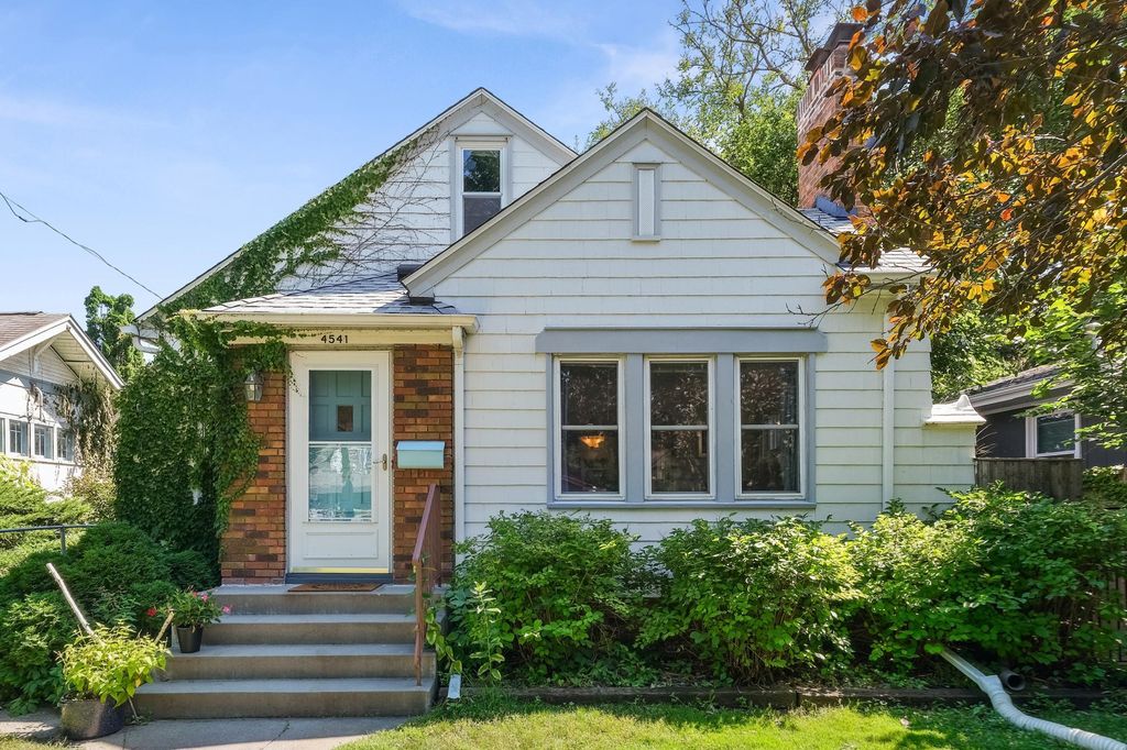 4541 42nd Avenue S, Minneapolis, MN 55406