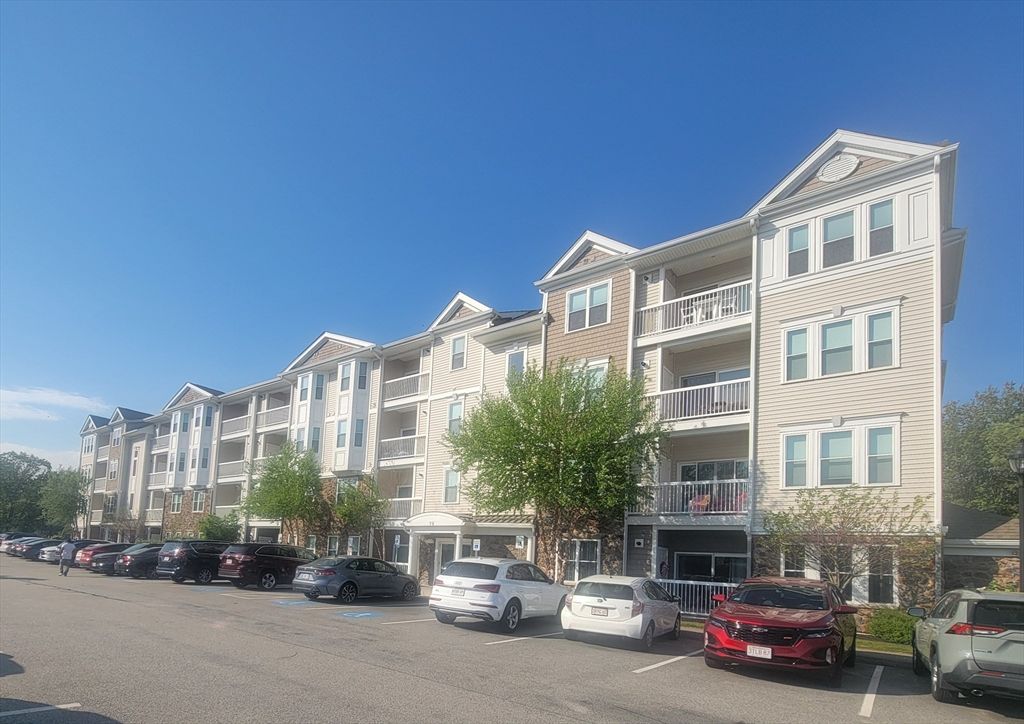 70 Trotter Rd 312, Weymouth, MA 02190