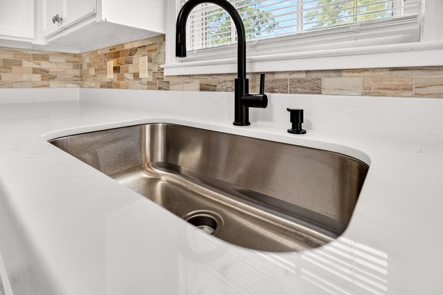 8364 Delhi Road, North Charleston, SC 29406