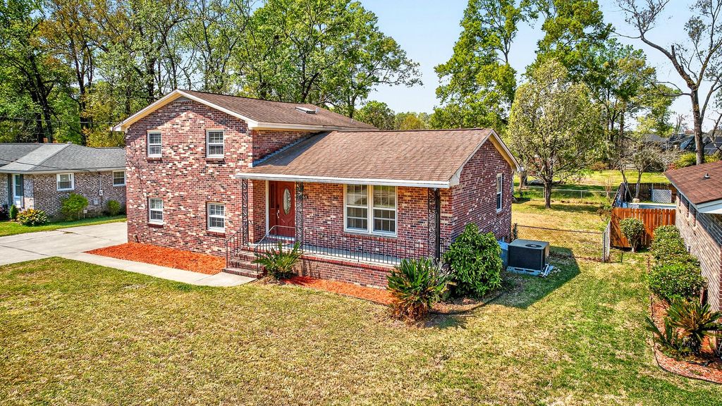 8364 Delhi Road, North Charleston, SC 29406