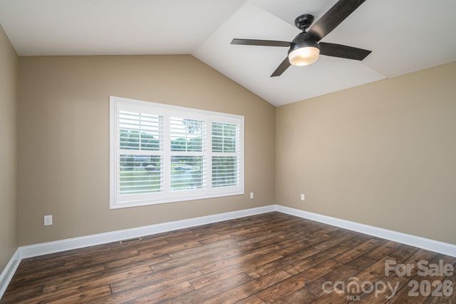 6901 Navajo Trail, Sherrills Ford, NC 28673