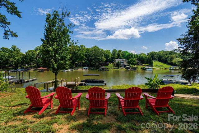 6901 Navajo Trail, Sherrills Ford, NC 28673