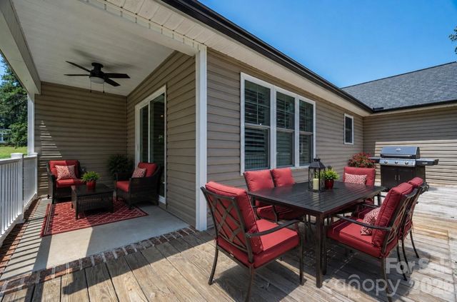 6901 Navajo Trail, Sherrills Ford, NC 28673
