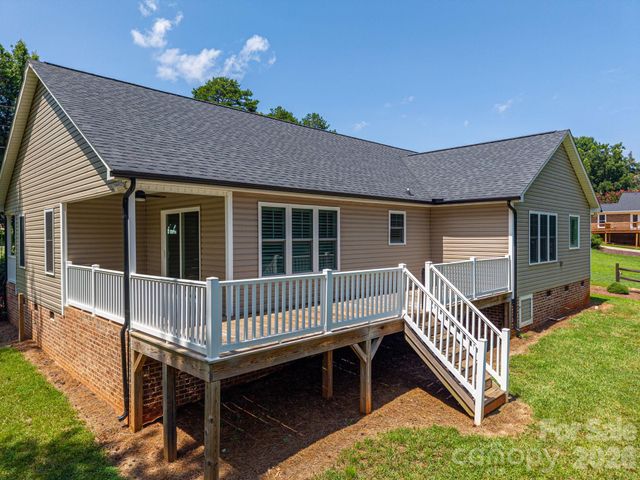 6901 Navajo Trail, Sherrills Ford, NC 28673