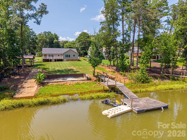 6901 Navajo Trail, Sherrills Ford, NC 28673