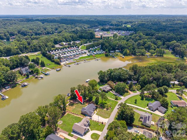 6901 Navajo Trail, Sherrills Ford, NC 28673
