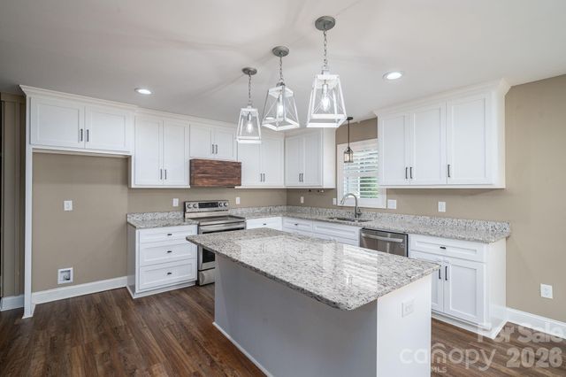 6901 Navajo Trail, Sherrills Ford, NC 28673