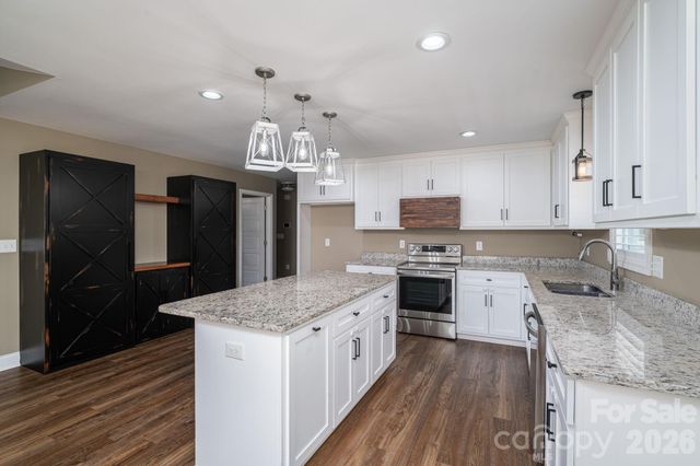 6901 Navajo Trail, Sherrills Ford, NC 28673