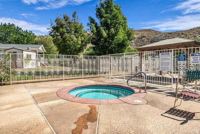 31 REDBLUFF DR, Hurricane, UT 84737