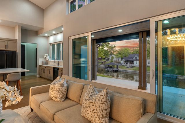 108 Deerhurst Lane, Mabank, TX 75156