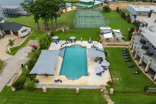 108 Deerhurst Lane, Mabank, TX 75156