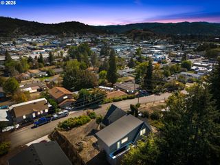 1548 Nw EDEN St, Roseburg, OR 97470