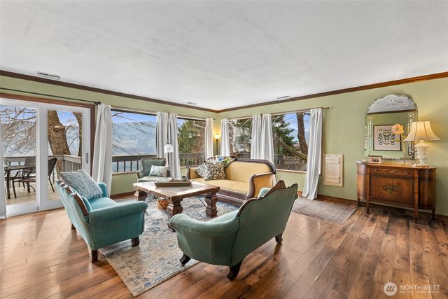 1220 S Webb Place, East Wenatchee, WA 98802