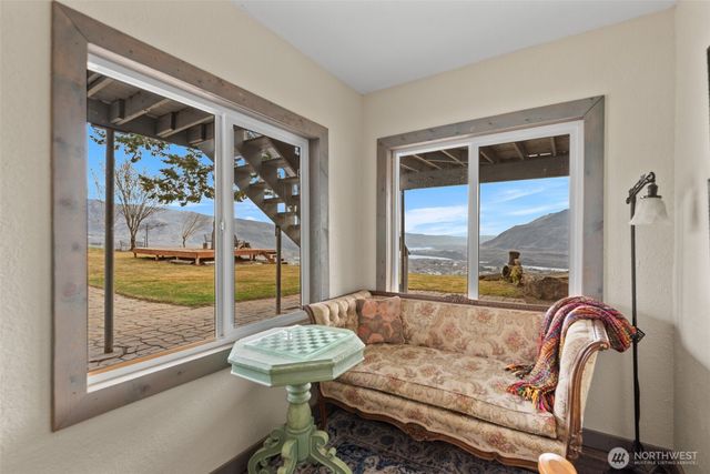 1220 S Webb Place, East Wenatchee, WA 98802