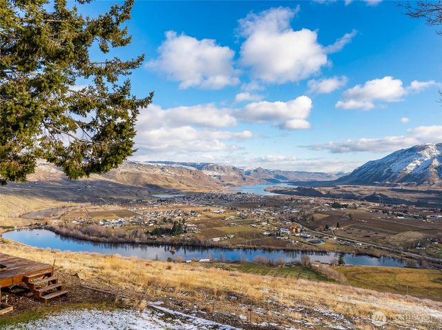 1220 S Webb Place, East Wenatchee, WA 98802