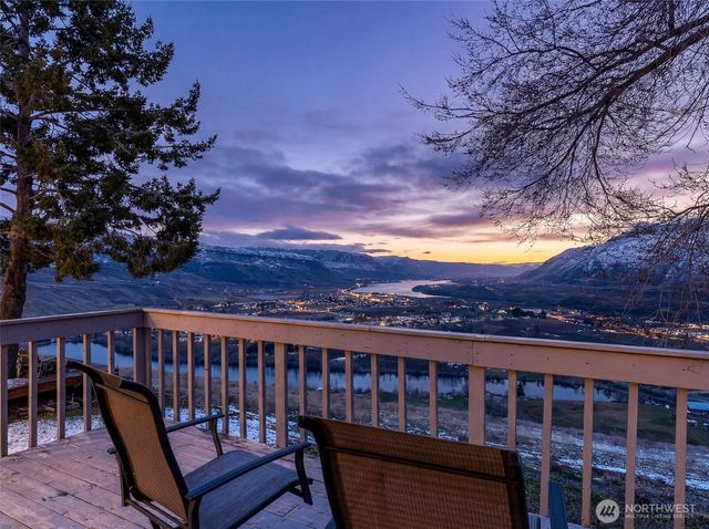 1220 S Webb Place, East Wenatchee, WA 98802