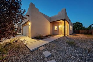 3084 Floras Del Sol, Santa Fe, NM 87507
