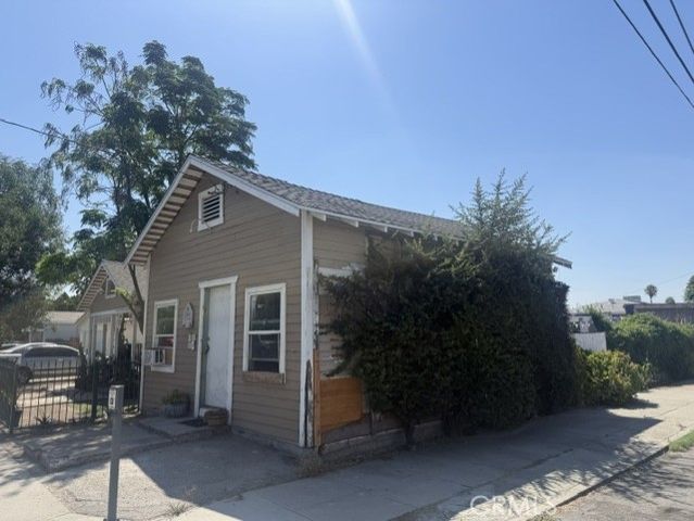 1087 W 9th, San Bernardino, CA 92411