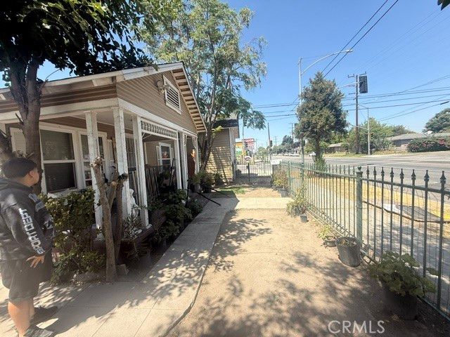 1087 W 9th, San Bernardino, CA 92411