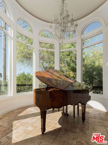 3932 Blue Canyon Drive, Studio City (los Angeles), CA 91604