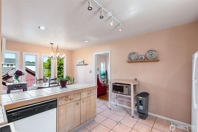 1631 N 54 Street, Seattle, WA 98103