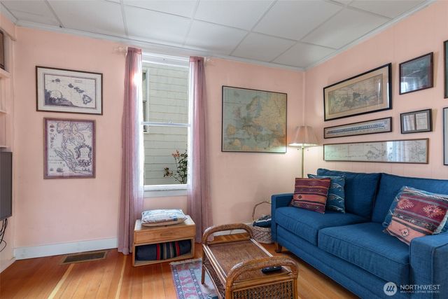 1631 N 54 Street, Seattle, WA 98103
