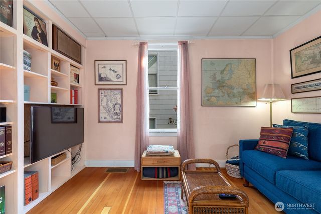 1631 N 54 Street, Seattle, WA 98103