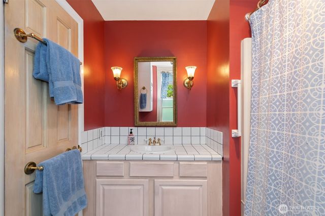 1631 N 54 Street, Seattle, WA 98103