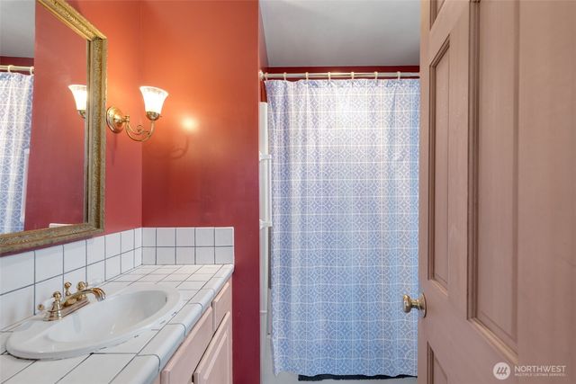 1631 N 54 Street, Seattle, WA 98103