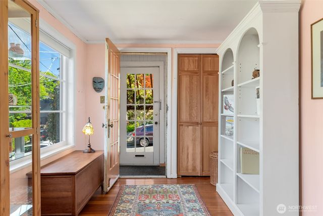 1631 N 54 Street, Seattle, WA 98103