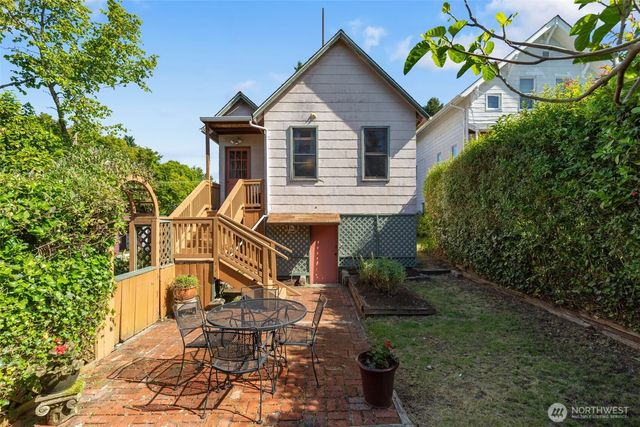 1631 N 54 Street, Seattle, WA 98103