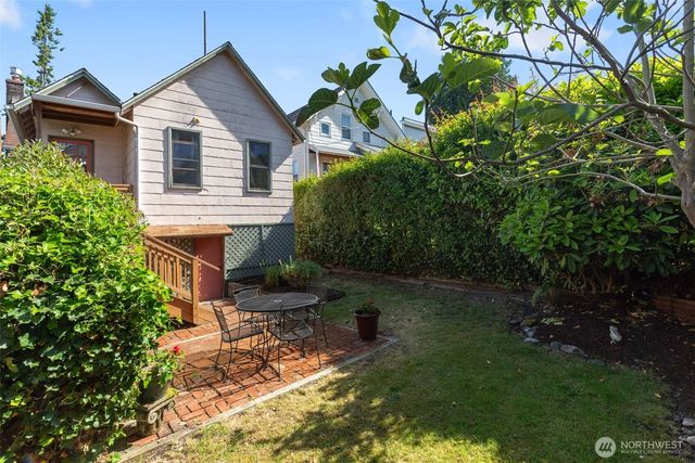 1631 N 54 Street, Seattle, WA 98103