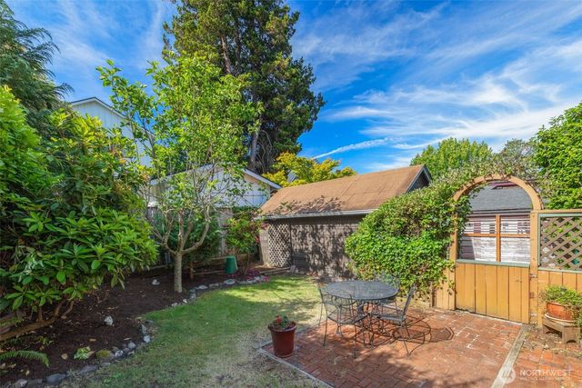 1631 N 54 Street, Seattle, WA 98103