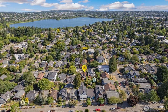 1631 N 54 Street, Seattle, WA 98103