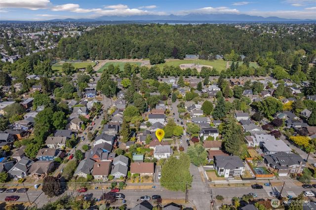 1631 N 54 Street, Seattle, WA 98103