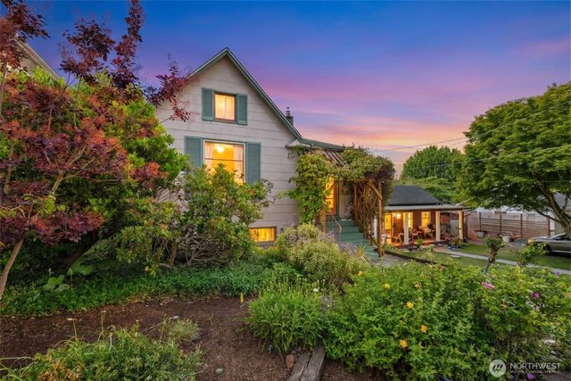 1631 N 54 Street, Seattle, WA 98103