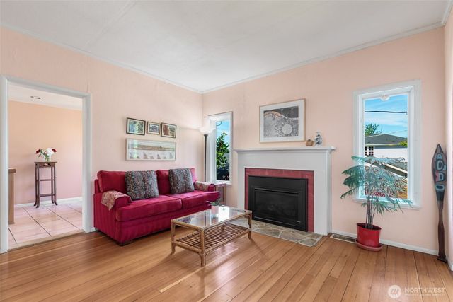 1631 N 54 Street, Seattle, WA 98103