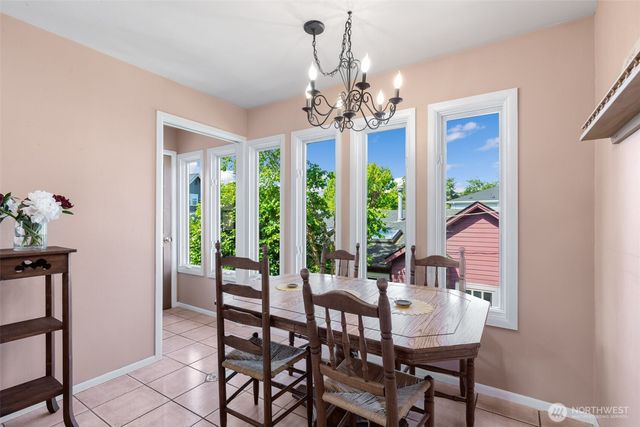 1631 N 54 Street, Seattle, WA 98103