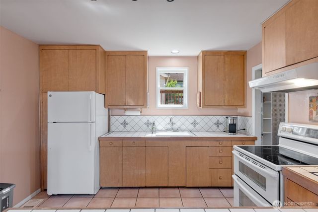 1631 N 54 Street, Seattle, WA 98103