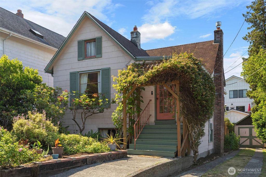 1631 N 54 Street, Seattle, WA 98103